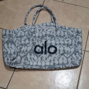 Alo Tote